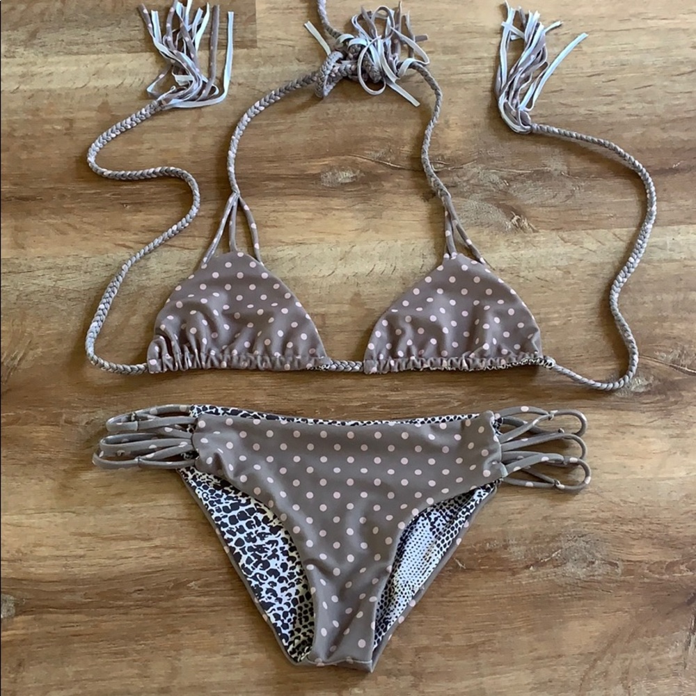Acacia puka set. Small top. Large bottoms.